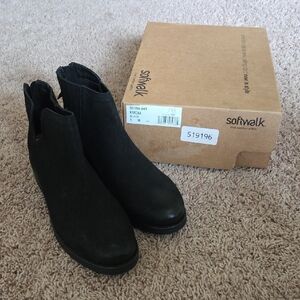 NIB Softwalk Women's Black Ankle Booties Size 8